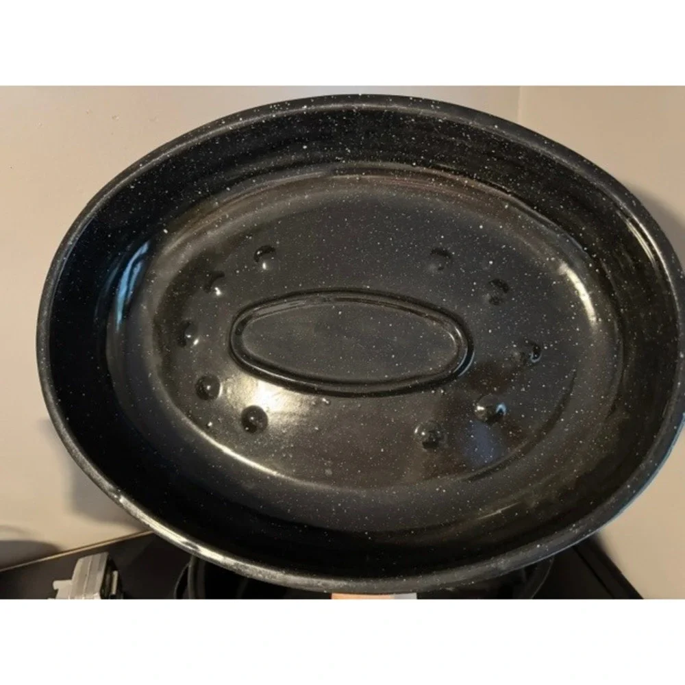 Granite Ware 15-inch oval roaster pan with a lid, speckled‎ black enamel finish.